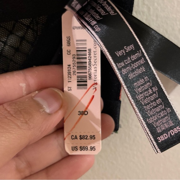 Victoria's Secret Black and Red Floral Underwire Bra - Picture 3 of 3